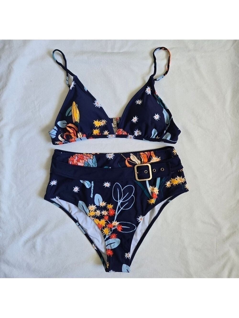 CUPSHE BIKINI 2 PIECE BLUE WHITE FLORAL DESIGN BEACH SWIM BELT NWT (L)